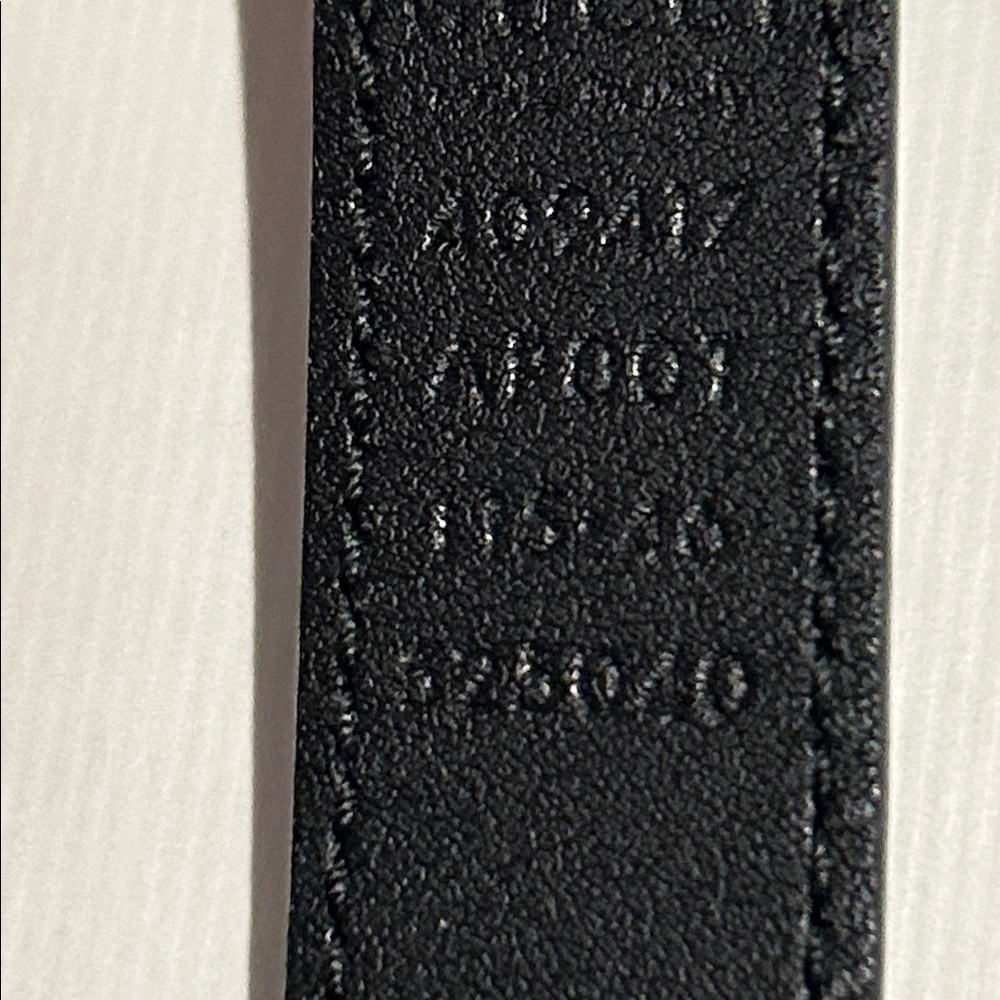 Authentic Gucci Black Leather Slim
GG Marmont Belt 409417 115/46 with Gift Box - Picture 11 of 11